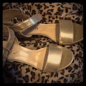 Unisa Shoes - Gold Unisa Block Heel Sandal; 8.5m Unisa Shoes - Gold Unisa Block Heel Sandal; 8.5m